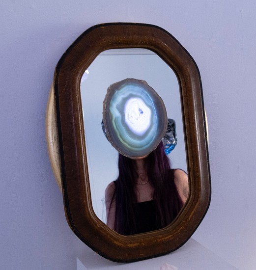 INKA KENDZIA, SOUL SEEING
2024, VIDEO, AGATE AND MIRRORS IN FRAME