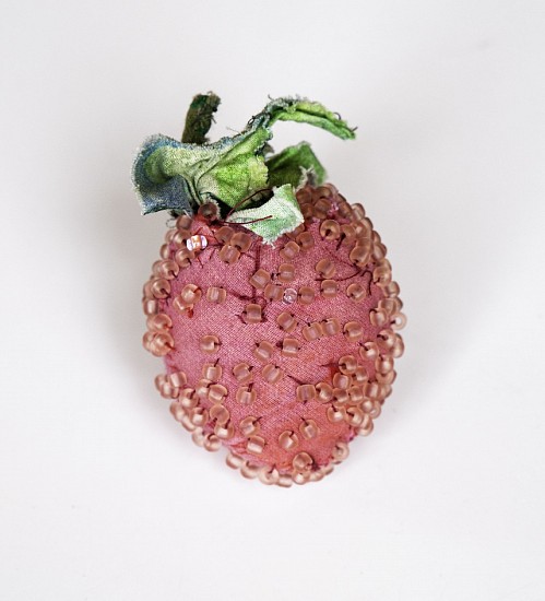 JANN CHEIFITZ, SMALL STRAWBERRY CULT
2024, PAINTED MUSLIN 100% COTTON FABRIC. STUFFED WITH POLY FILL - CUSHION STUFFING/ALUMINIUM FOIL, THREAD AND GLASS BEADS